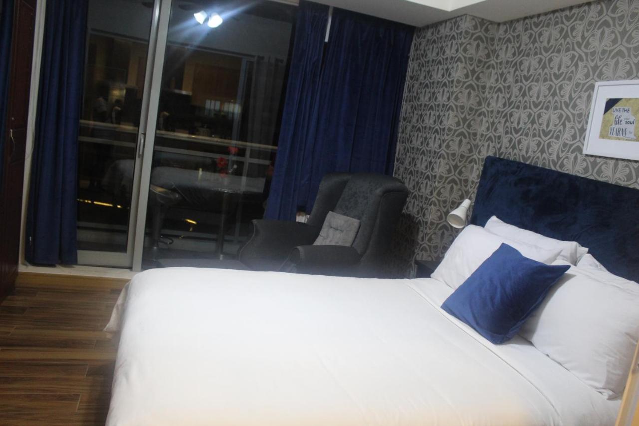 Azure Urban Resort A4 Near Airport Mall With Wavepool Paranaque City Exterior photo