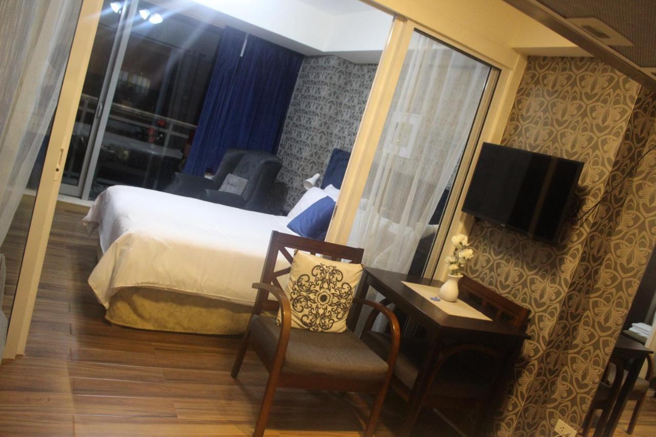 Azure Urban Resort A4 Near Airport Mall With Wavepool Paranaque City Exterior photo