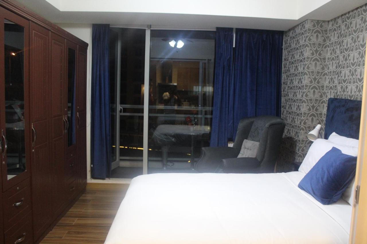 Azure Urban Resort A4 Near Airport Mall With Wavepool Paranaque City Exterior photo