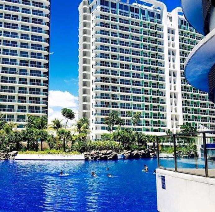 Azure Urban Resort A4 Near Airport Mall With Wavepool Paranaque City Exterior photo