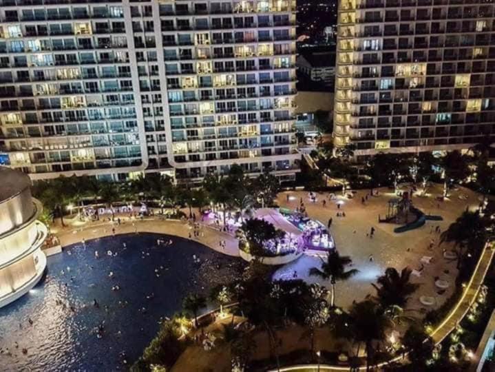 Azure Urban Resort A4 Near Airport Mall With Wavepool Paranaque City Exterior photo